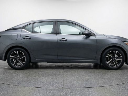 Used 2025 Nissan Sentra SV FWD image 11