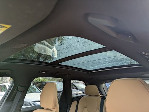 Certified 2023 Volvo XC60 B5 Ultimate w/ Climate Package image 25