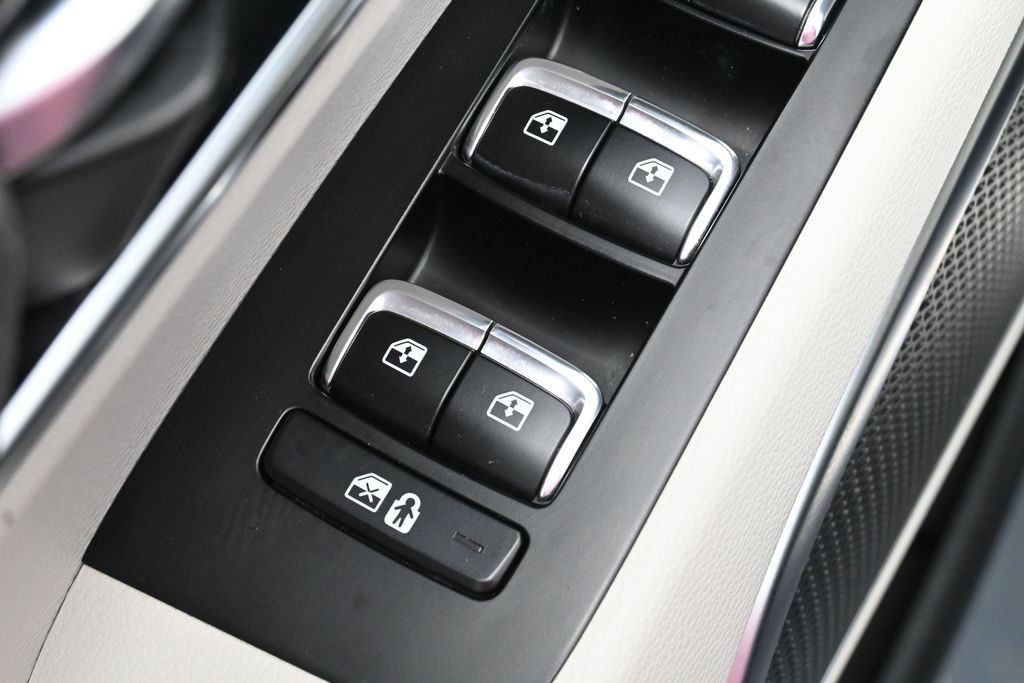 Used 2025 Kia Telluride SX w/ SX Captain's Chair Package AWD/4WD image 13