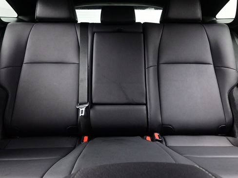 Used 2022 Toyota Venza XLE image 16