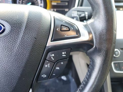 Used 2017 Ford Fusion SE w/ Fusion SE Technology Package image 23