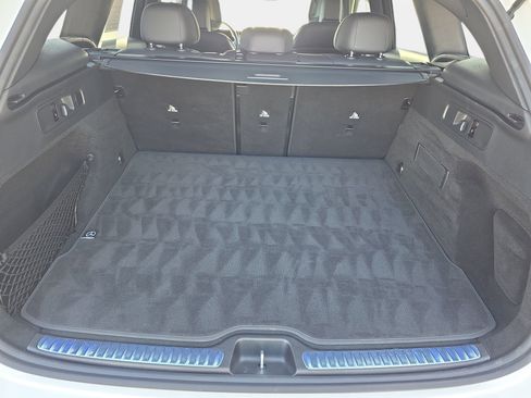 Used 2025 Mercedes-Benz GLC 300 4MATIC image 12