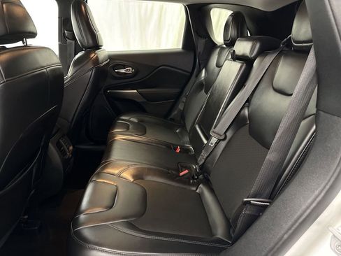 Used 2020 Jeep Cherokee Latitude Plus w/ Cold Weather Group image 9