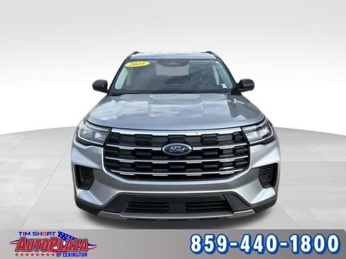 Used 2025 Ford Explorer Active AWD/4WD image 7