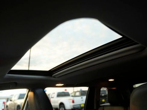 Used 2016 Toyota Highlander XLE image 11