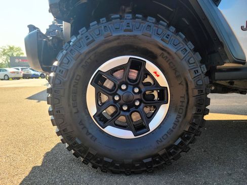 Used 2021 Jeep Gladiator Rubicon AWD/4WD image 18