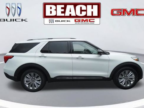 Used 2022 Ford Explorer Limited w/ Equipment Group 301A RWD image 2