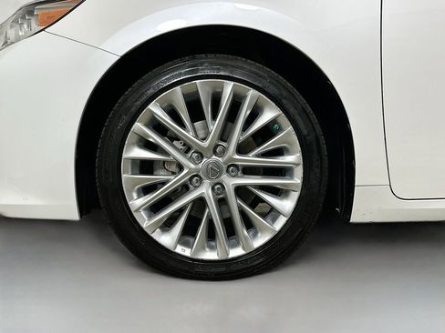 Used 2015 Lexus ES 350 w/ Ultra Luxury Package FWD image 39