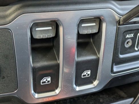 Used 2021 Jeep Wrangler Sport S image 17