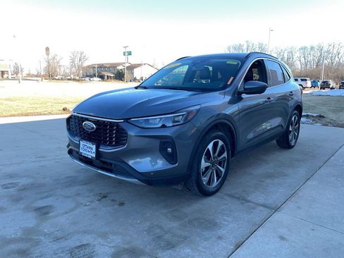 Used 2024 Ford Escape Platinum image 2