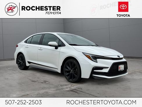Certified 2024 Toyota Corolla SE FWD image 1