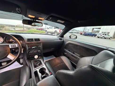 Used 2009 Dodge Challenger SRT8 w/ SRT Option Group II RWD image 13