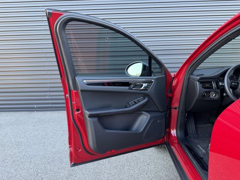 Certified 2025 Porsche Macan image 29