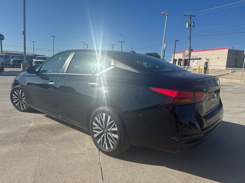 Used 2025 Nissan Altima 2.5 SV FWD image 5