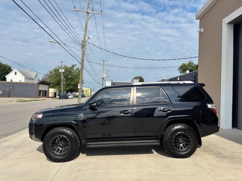 Used 2016 Toyota 4Runner SR5 Premium AWD/4WD image 2