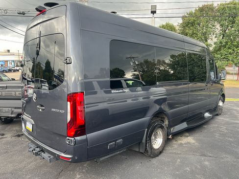 Used 2022 Mercedes-Benz Sprinter 3500 image 4