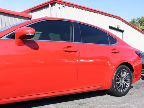 Used 2016 Lexus ES 350 w/ Luxury Package w/Wood Trim image 8