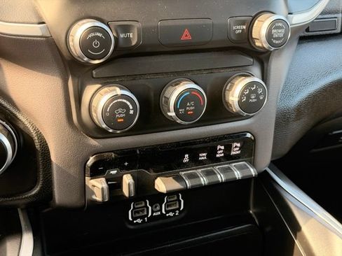 Used 2022 RAM 1500 Big Horn AWD/4WD image 32