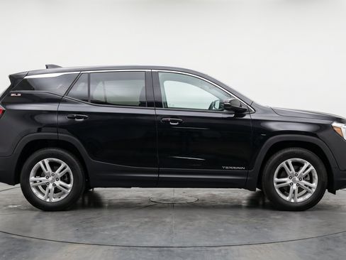 Used 2024 GMC Terrain SLE FWD image 11