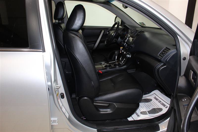 Used 2013 Toyota Highlander SE AWD/4WD image 30