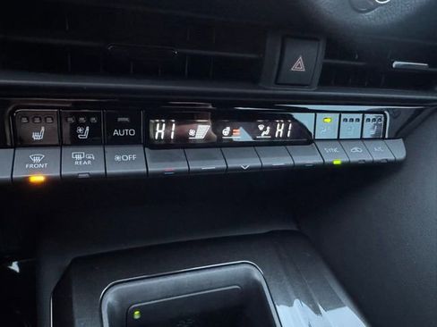 Used 2025 Toyota Crown Signia image 10