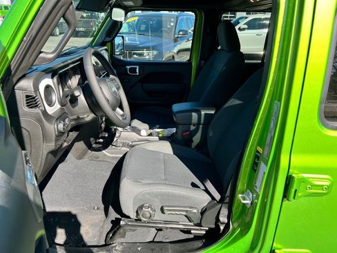 Used 2025 Jeep Wrangler Sport S image 14