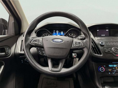 Used 2018 Ford Focus SE w/ SE Appearance Package image 29