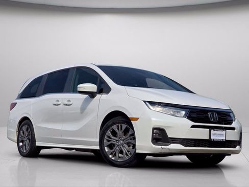 Used 2025 Honda Odyssey Touring image 2