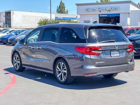 Used 2023 Honda Odyssey Touring image 3