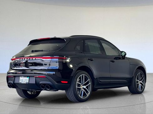 Certified 2026 Porsche Macan AWD/4WD image 8