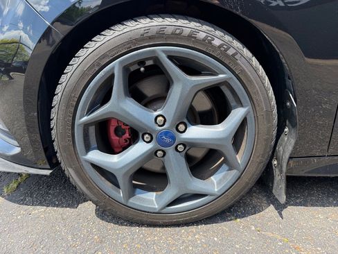 Used 2017 Ford Focus ST FWD image 4
