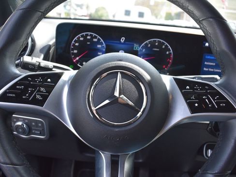 Used 2025 Mercedes-Benz GLB 250 image 15