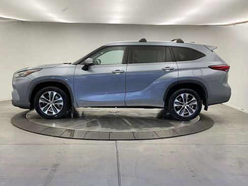 Used 2020 Toyota Highlander XLE image 2