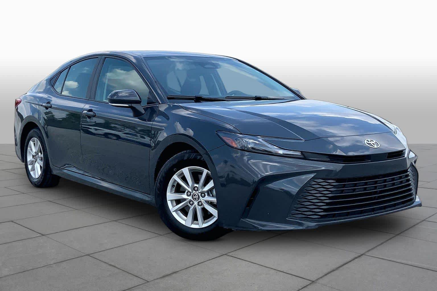 Used 2025 Toyota Camry LE FWD image 3