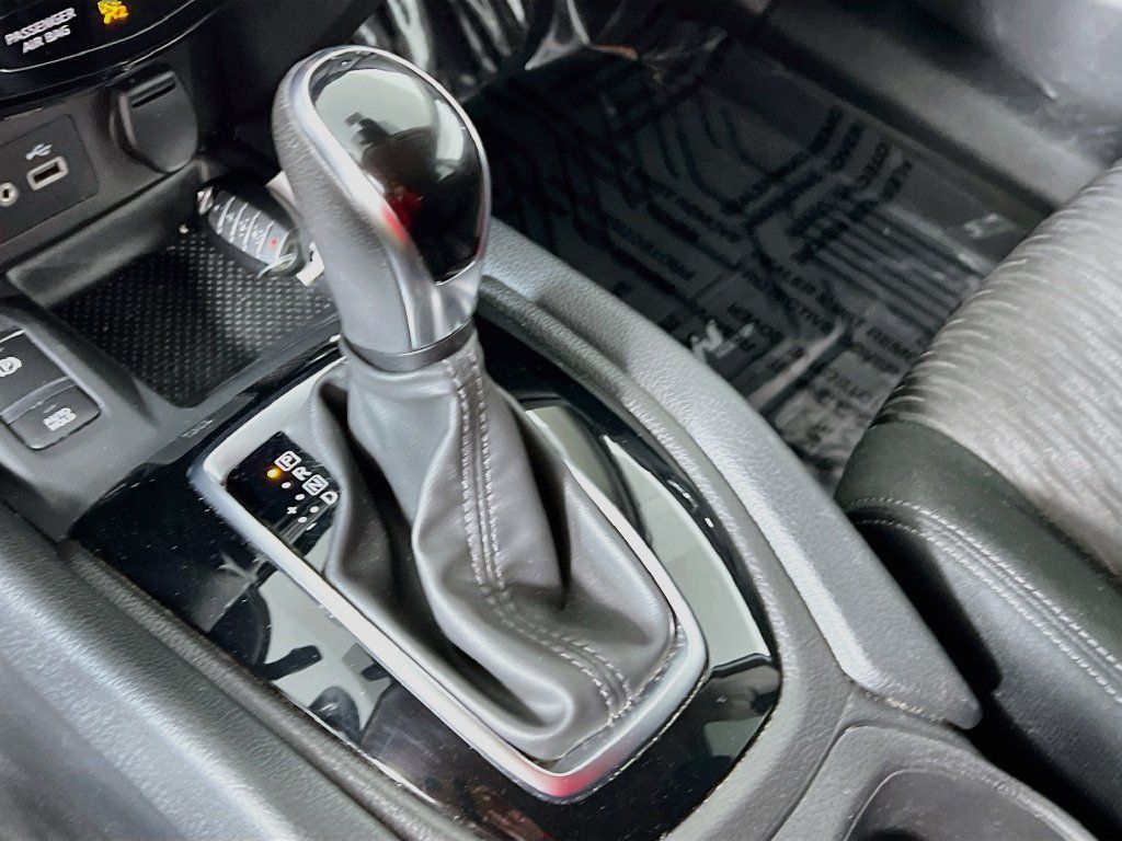 Used 2019 Nissan Rogue SV w/ Premium Package AWD/4WD image 16