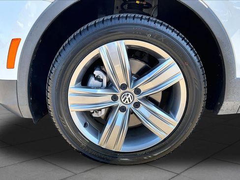 Used 2021 Volkswagen Tiguan SEL FWD image 10