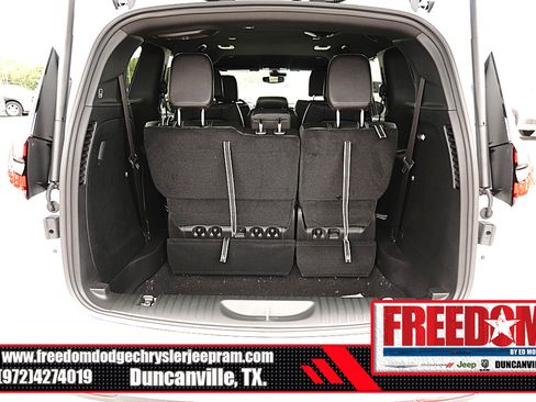New 2027 Chrysler Pacifica Select FWD image 43