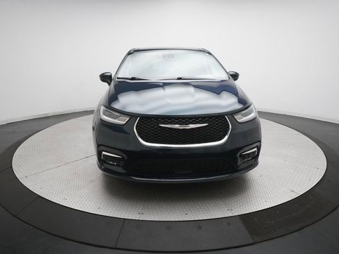 Used 2023 Chrysler Pacifica Touring-L image 12