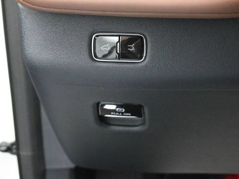 Certified 2025 Lincoln Navigator Reserve AWD/4WD image 11