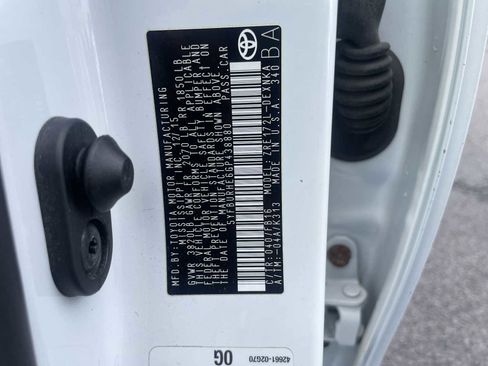 Used 2016 Toyota Corolla LE image 24