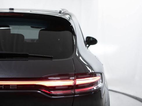 Certified 2026 Porsche Macan AWD/4WD image 21