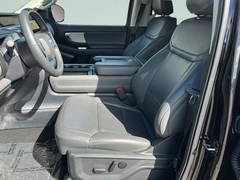 Certified 2025 Ford Expedition Active AWD/4WD image 8