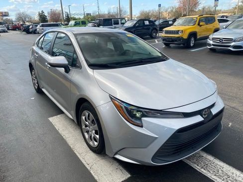 Used 2024 Toyota Corolla LE image 2