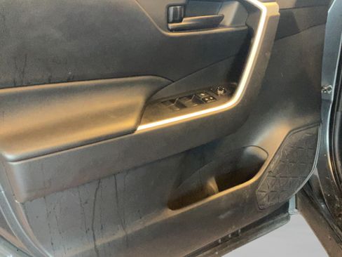 Used 2020 Toyota RAV4 LE FWD image 23
