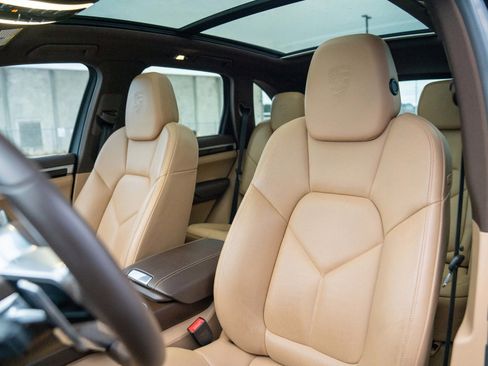 Used 2018 Porsche Cayenne S image 5