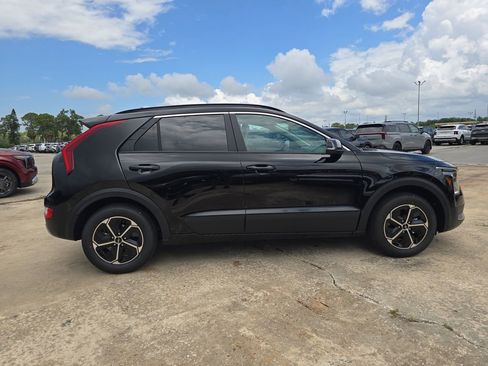 New 2026 Kia Niro EX FWD image 9
