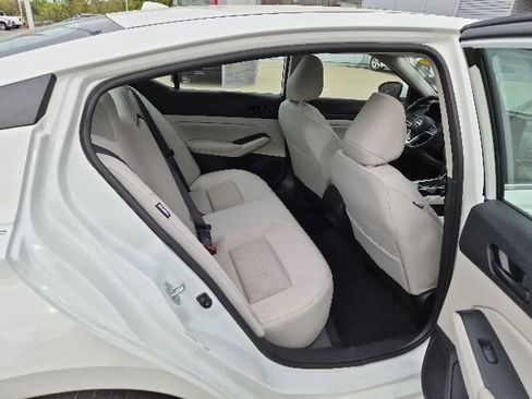 Used 2024 Nissan Altima 2.5 SV w/ SV Premium Package FWD image 12