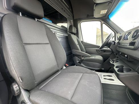 Used 2023 Mercedes-Benz Sprinter 2500 image 21
