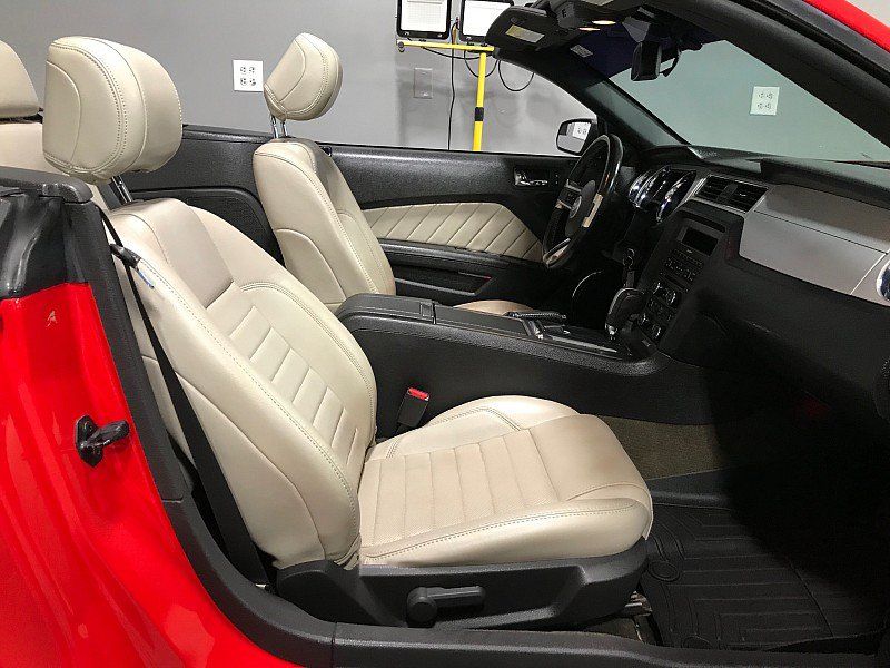 Used 2013 Ford Mustang GT Premium RWD image 21