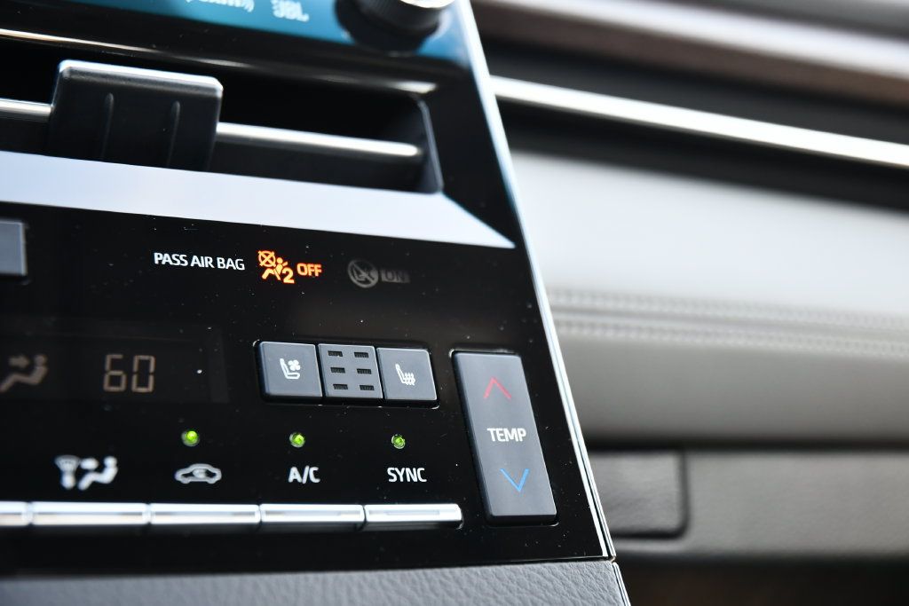 Used 2019 Toyota Avalon Limited w/ Advanced Safety Package FWD image 17